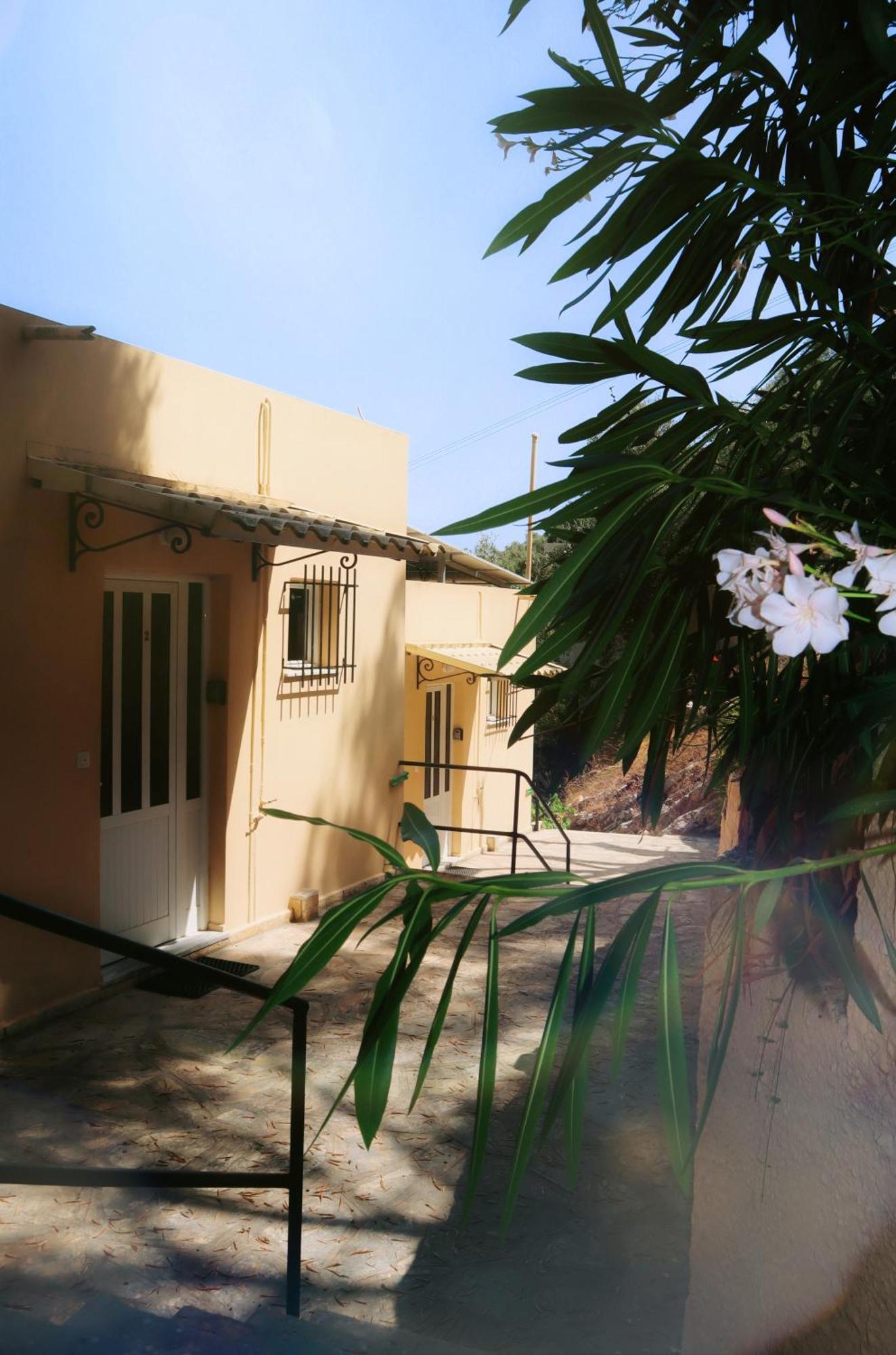 Kaminaki Seaview Apartament *